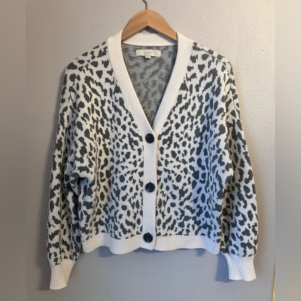 LOFT Cropped Leopard Print V Neck Button Up Cardigan Women's Size Large